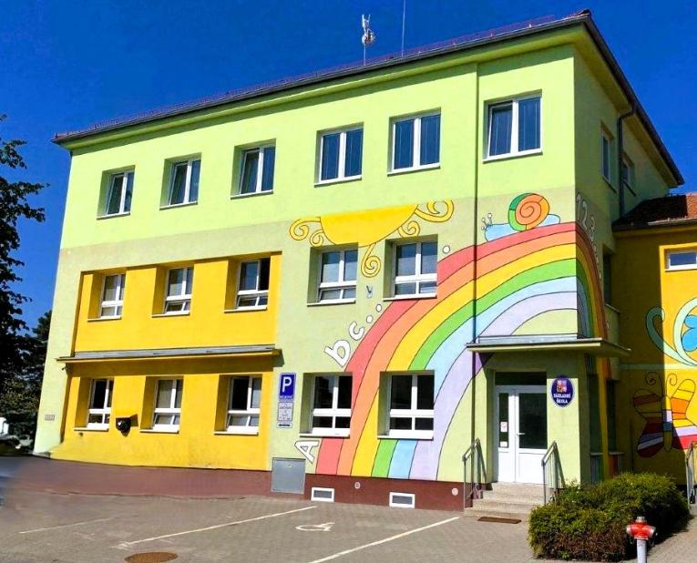 nástasvby budovy ZŠ HOlasice